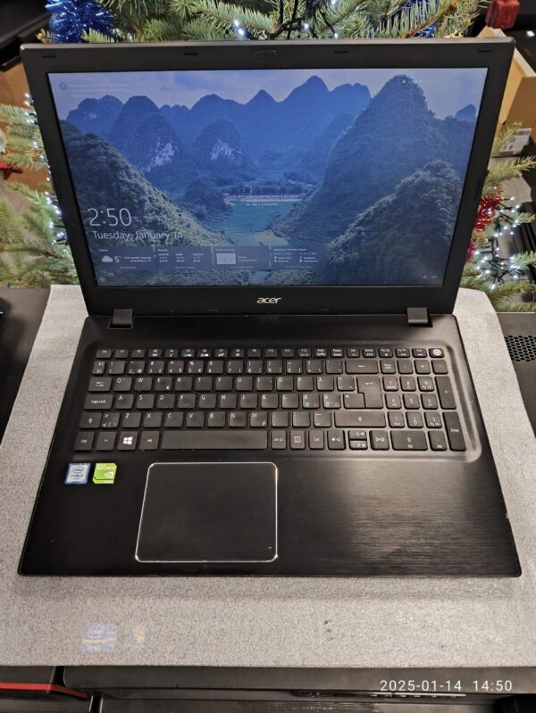 15.6 1920*1080 I5-6200U 8GB 256GB SSD Nvidia 920M 2GB, 23%