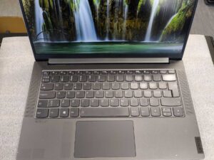 Lenovo Yoga Slim 7 14ARE05 14.0 FHD IPS Ryzen 5 4500U 8GB 128GB SSD Kosmetinis ekrano defektas ir korpuso