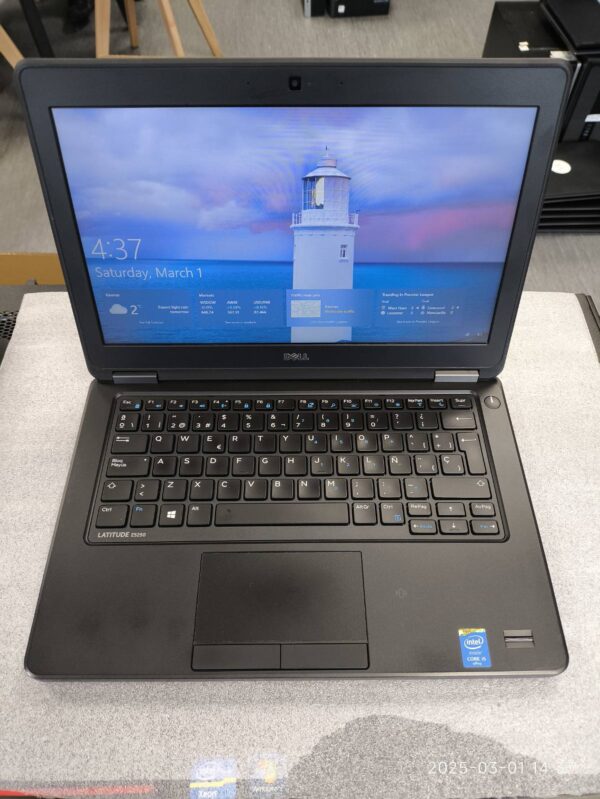 Dell Latitude E5250 12.5 HD TN i5-5300U 8GB 256GB 36%