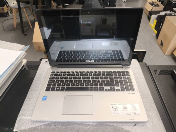 Asus TP500L 15.6 HD+ Touchscreen i3-4030U 6GB 128GB SSD Mirusi baterija