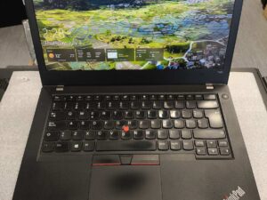 Lenovo Thinkpad T480 14.0 Fhd Ips Touch i5-8350u 16GB 256 SSD 28% Su kosmetiniais defektais korpuso kampas nuskilęs