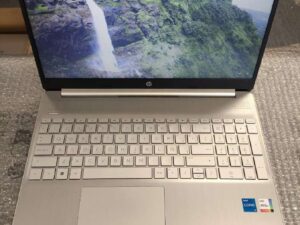 HP Laptop 15s-fq5123ns 15.6 Fhd i5-1235u 16gb 512gb SSD 5%