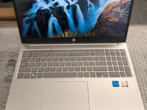 HP 15-fd0076ns 15.6 Fhd Ips i5-1335u 16gb 512gb SSD 3%