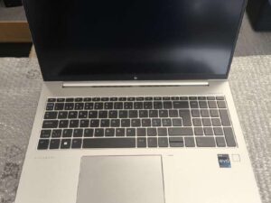 Hp Elitebook 860 16 I7-1355u Neveikiantis.