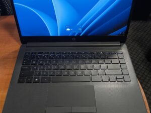 HP 245 G9 14" Fhd Ips Ryzen 3 5425u 8gb 3200MHz, antras lizdas laisvas 512GB SSD, 0% baterijos susidėvėjimas