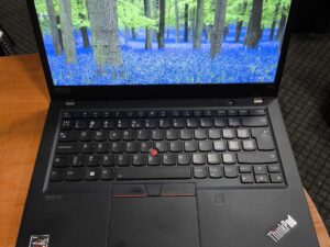 Lenovo Thinkpad T14s Fhd Ips 400 Nit ekranas Ryzen 7 4750u 16gb 256gb 11%, ekrane yra baltas taškelis