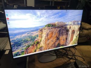 32" All in one 4k 550 Nit Ultra 7 155h 32gb 1tb 12 mėn garantija