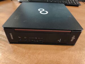 ESPRIMO Q556/2 Mini PC i3-6100t 8gb 256gb SSD 6vnt USB, LAN, DVI, Display port, Com Port jungtys