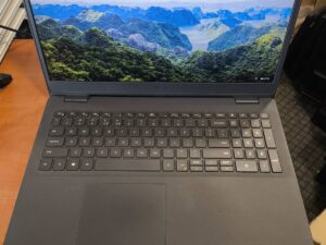 Dell Vostro 15 3500 15.6 FHD IPS Matinis, i3-1115G4 8GB 256GB SSD 35%, USA klaviatūra