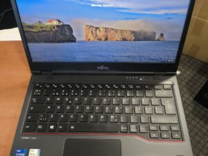 Fujitsu LifeBook U7311 13.3 FHD IPS i7-1165G7 16GB 512GB 15%, C grade patrintas korpusas pigiau, pilnai veikiantis