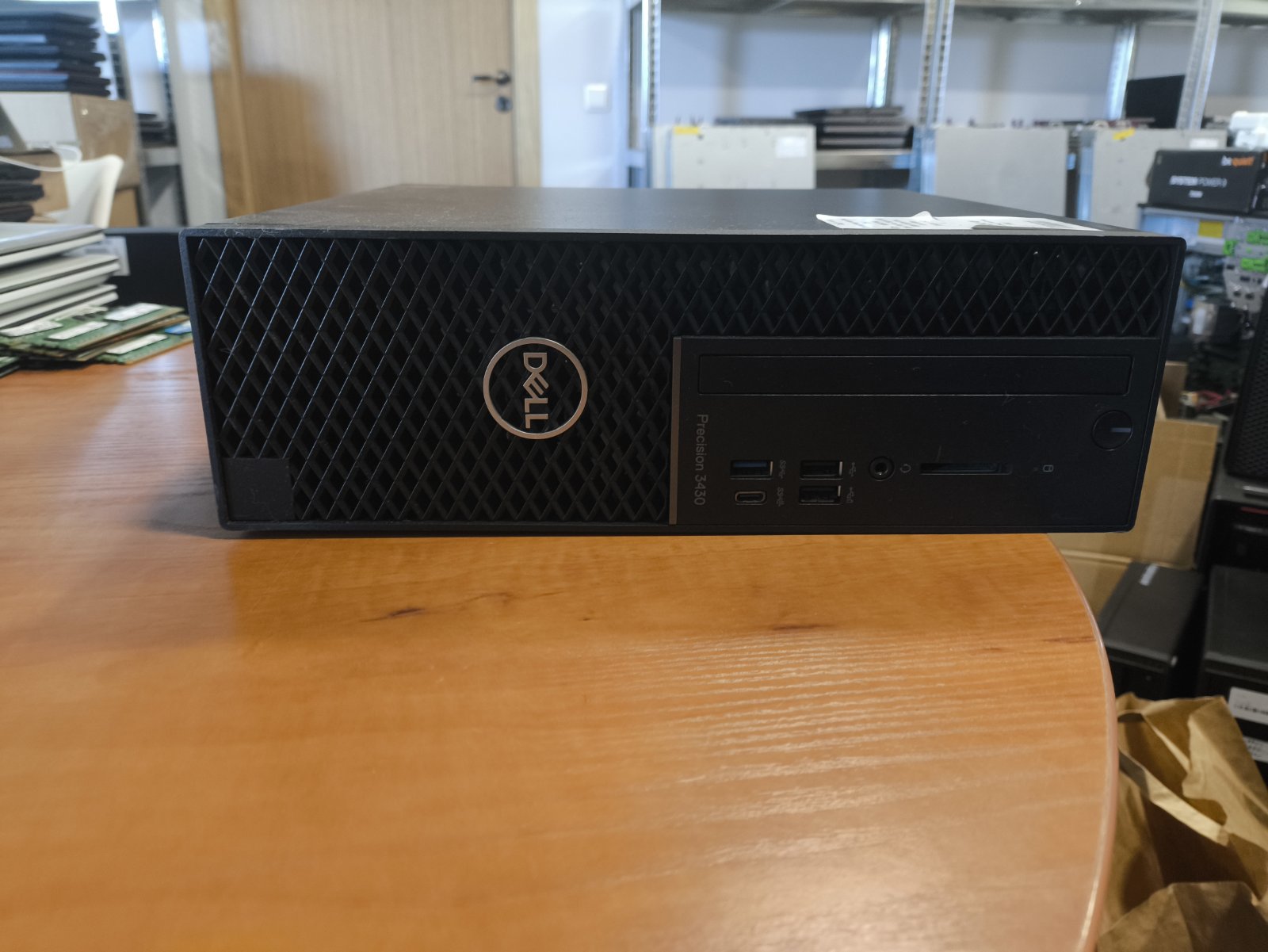 Dell Precision 3430 SFF i7-8700 8-32GB* 256GB AMD Radeon Pro WX 2100 2GB - Image 2