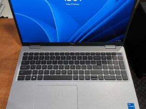 Dell Precision 3560 15.6 FHD IPS i5-1135G7 16GB 256GB SSD Nvidia Quadro T500 2GB 10%