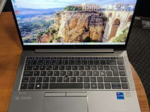 HP ZBook Firefly 14 G8 14" FHD IPS i7-1165g7 32gb 512gb T500 4gb