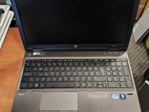 HP ProBook 6560b 15.6 I5-2450M 4GB 128 SSD, Baterijos būklė neaiški iki galo, bet krauna