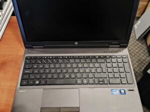 HP ProBook 6560b 15.6 I5-2410M 8GB 256GB SSD, Baterijos būklė neaiški iki galo, bet krauna