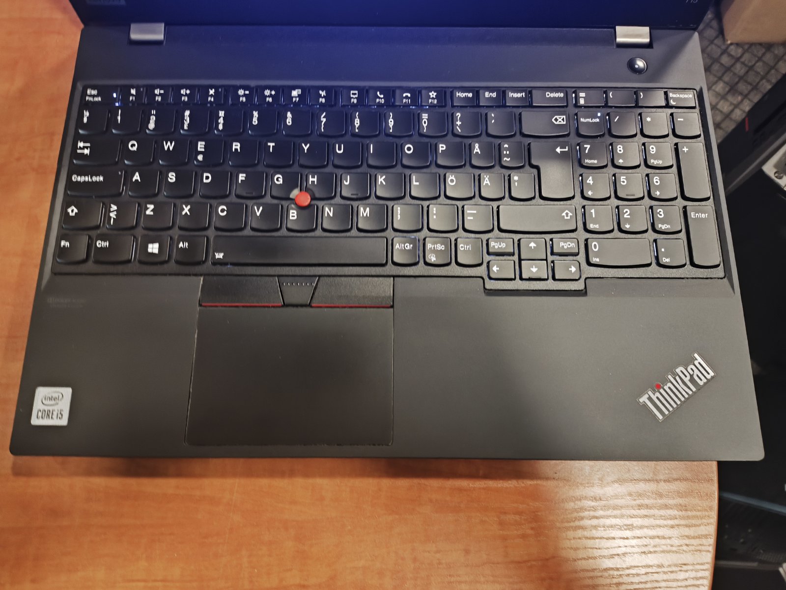 Lenovo Thinkpad T15 Gen 1 15.6" FHD IPS i5-10210U 8-16GB 256GB 17% - Image 2