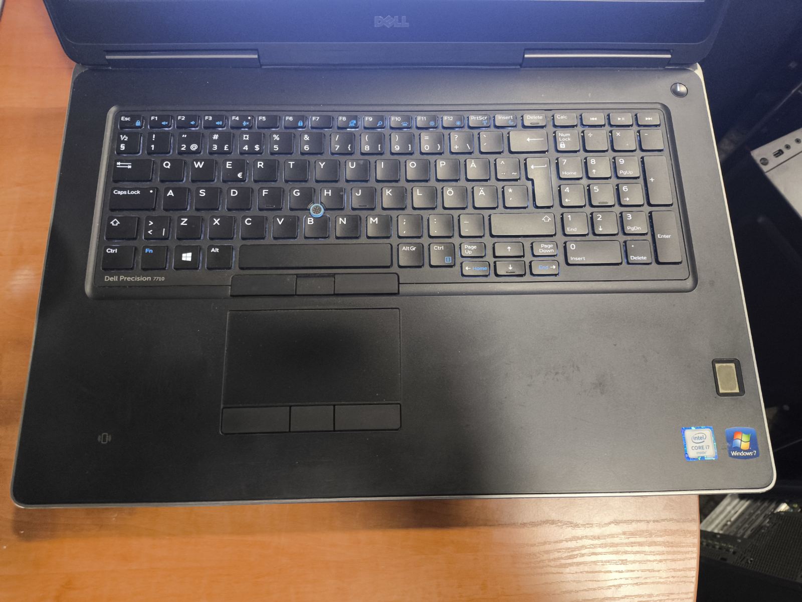 Dell Precision 7710 17.3 FHD IPS i7-6820HQ 64GB RAM 512GB SSD M3000M 4GB - Image 2