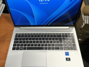 HP EliteBook 650 G9 15.6 Fhd IPS i7-1255U 32GB 1TB SSD 29%