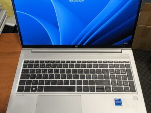 HP ProBook 450 G10 15.6 Fhd Ips i7-1355u 16gb 512gb 19%