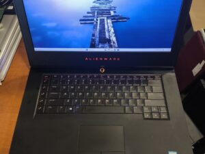 Dell Alienware 15 R3 60Hz i7-7700HQ 16gb 256gb+240gb Gtx 1070 8gb 13%