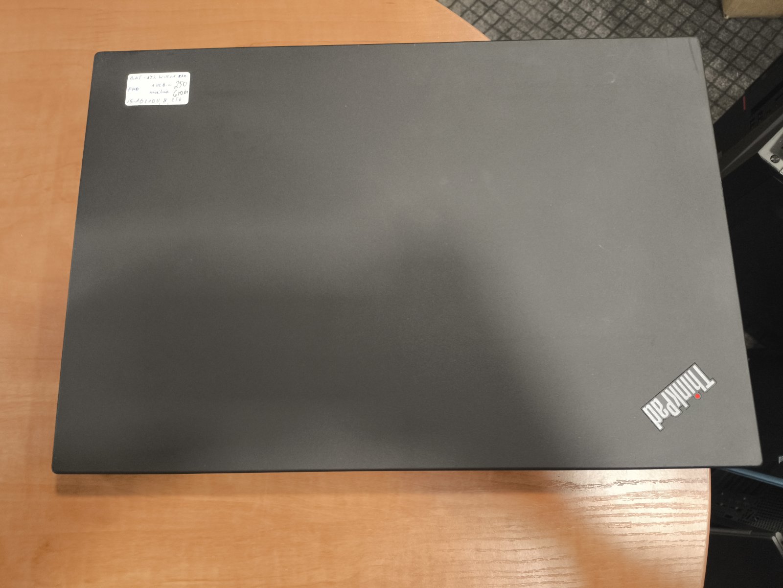 Lenovo Thinkpad T15 Gen 1 15.6" FHD IPS i5-10210U 8-16GB 256GB 17% - Image 3