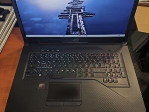 Asus ROG Strix GL703GM Scar 17.3 FHD 144Hz i7-8750h 16gb 512gb Gtx 1060 6gb 74%