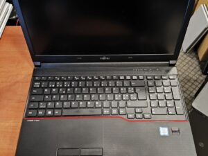 Fujitsu LifeBook E556 15.6 FHD IPS I5-6200U 8GB DDR4 256GB SSD, 52%