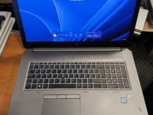 HP ZBook 17 G6 17.3 FHD IPS i9-9880h 32GB 512GB RTX 5000 16gb, keli trūkumai - Neveikia LAN, ir šiektiek ekrane matosi nuospaudos nuo klaviatūros centre