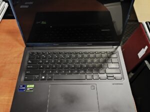 Asus Vavibook 14x Oled 14" 2880*1800 i9-13900h 1tb Rtx 2050 4GB, Kompiuteris su krovimu/baterija - defektu