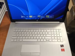 HP Notebook 17-ca1012no 17.3 FHD IPS AMD Ryzen 5 3500U 8GB 256GB SSD 19%