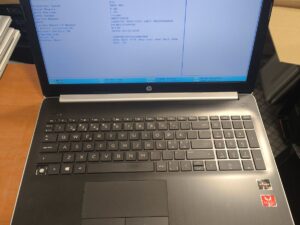HP 15.6 FHD TN Ryzen 5 2500U 4GB DDR4 0GB SSD , 1%, su trūkumais