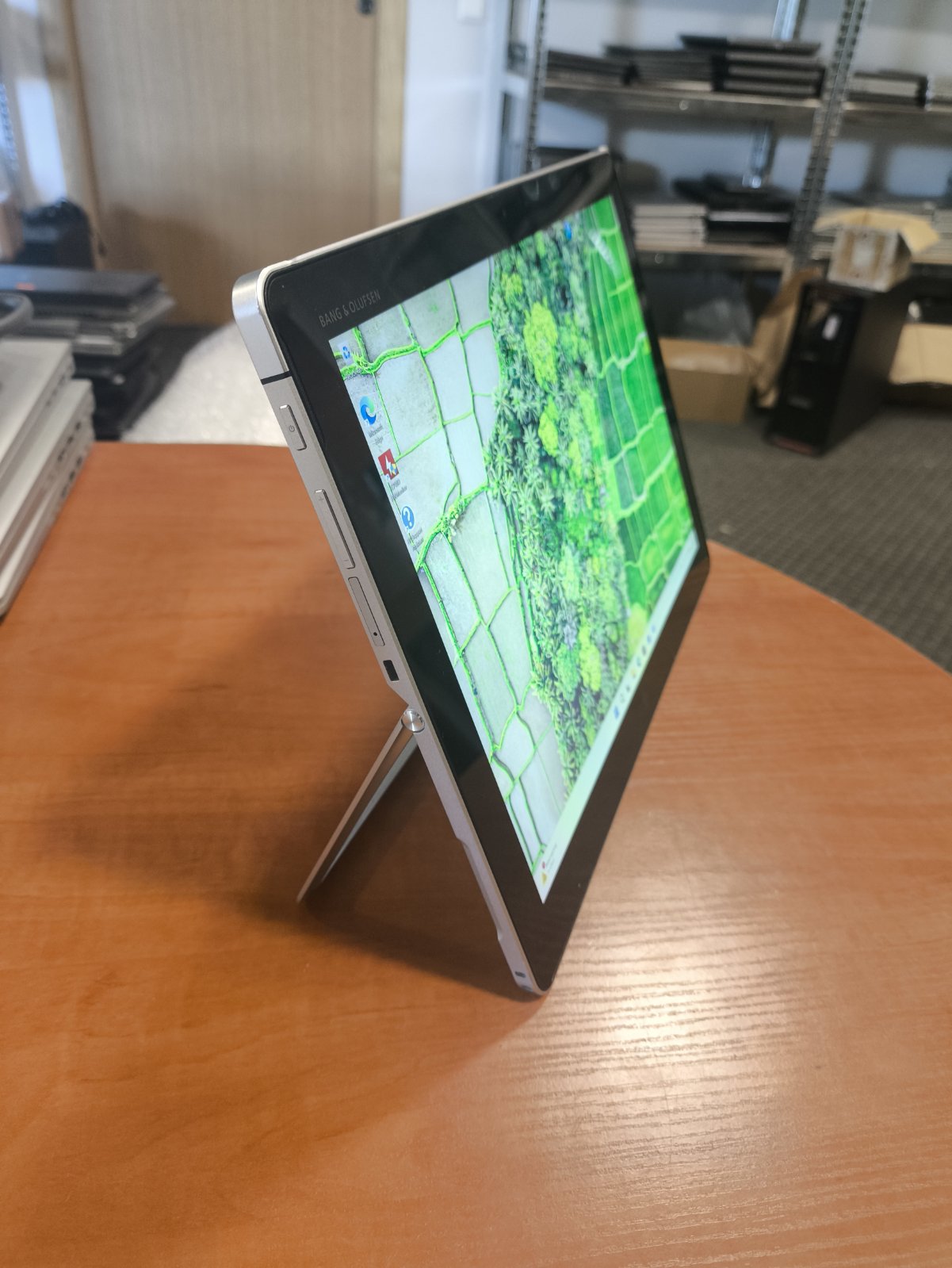 HP Elite x2 1012 G2 12.3 2736*1824 IPS Touch i5-7200u 8GB 256GB SSD 11% - Image 2