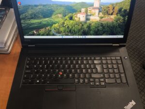 Lenovo Thinkpad P72 17.3 FHD Ips Intel Xeon E-2186M 32GB RAM 512GB SSD P5200 16GB MAX-Q 2gb 8% Su keletų nedidelių defektų