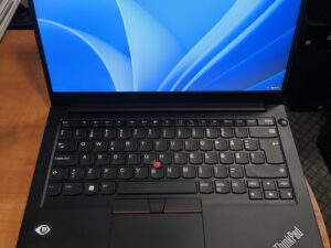 Lenovo ThinkPad E14 Gen 4 14" Fhd TN i3-1215u 16gb 256gb SSD 2%, Windows 11 pro Education.