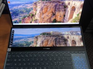 Asus ZenBook Pro Duo 15 15.6 4K Amoled Touch + 14" 3840*1100 IPS  Intel i9-10980HK 32GB 1TB SSD NVIDIA RTX 3070 56%