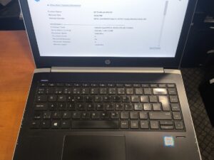 HP ProBook 430 G5 13.3 FHD IPS i5-8250U 4***GB 256GB 27%, 1vnt kairys USB išlauštas