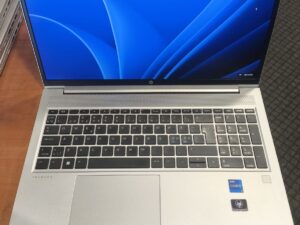 HP ProBook 450 G9 15.6 Fhd Ips i7-1255u 16gb 512gb 29% C Grade su korpuso defektu