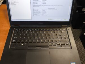 Dell Latitude 5480 14.0 FHD IPS i5-6200U 8GB 256GB SSD 0% Ekranas turi baltų taškų, neryškūs.