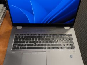 HP ZBook Fury 17 G7 17.3 FHD IPS i7-10850H 64GB 512GB SSD NVIDIA RTX 4000 Max-Q 28% , minimalus speakerių pasidėvėjimas