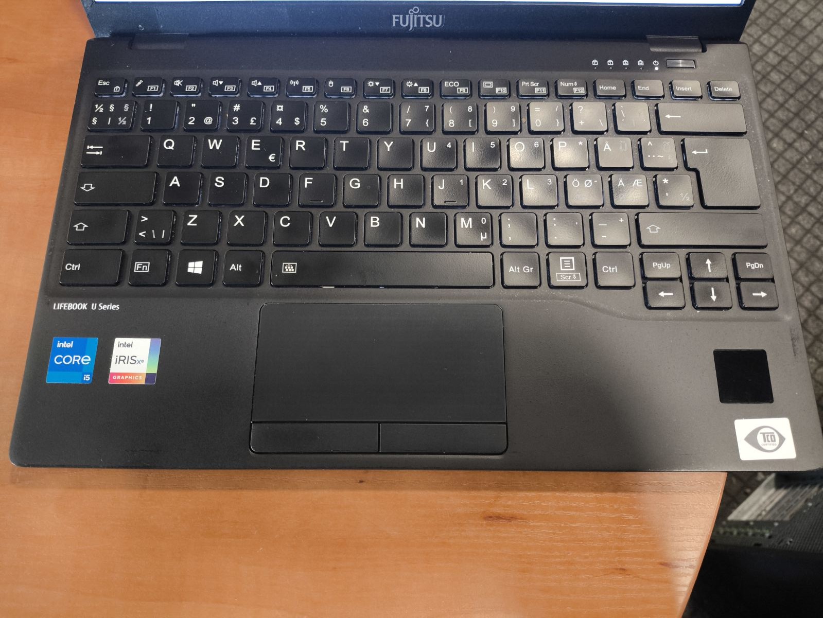 Fujitsu LIFEBOOK U9311 13.3 FHD IPS TS i5-1135G7 16GB 512GB SSD 31% - Image 2