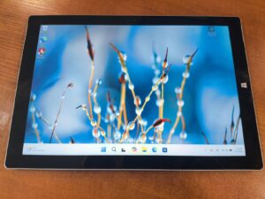 Surface 3 Pro 12.3 2160*1440 IPS Touch i5-7300u 4gb 128gb SSD 1% BE KROVIKLIO KAINA NURODYTA