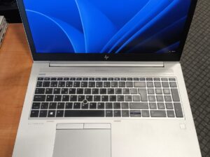 HP Elitebook 755 G5 15.6 FHD IPS AMD Ryzen 5 2500U 8GB 256GB SSD 23%, Ekranas su trūkumais***
