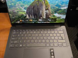 SU DEFEKTU Lenovo Yoga 7 14IRL8 14.0 2240*1400 2.2K IPS BE TOUCH ( Sugedes ) i5-1340P 16GB 512GB SSD 4%