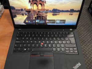 Lenovo Thinkpad T490 14.0 FHD IPS i5-8265U 8GB 256GB 13% 1vnt USB C neveikia ir ekrane šiektiek yra nuospaudų nuo klaviatūros