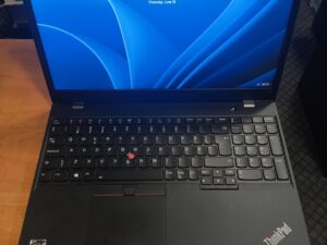 ThinkPad L15 Gen 1 14.0 FHD IPS Ryzen 3 4450U 16GB 256GB 9% 2vnt Type C blogi, 1vnt USB blogas, visi toje pačioje kairėje pusėje esantys.