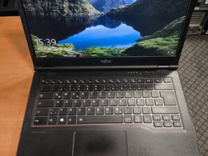 Fujitsu LifeBook E5410 14.0 Fhd  i5-10310U 8gb 256gb 20% , Bios su passwordu, windows įsirašo