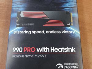 1TB NMVE Samsung 990 Pro With Heatsink, APynaujis, garantija iki 2030-08-20, pirktas 2025-08-21 netiko kompiuteriui, netilpo dėl radiatoriaus , nenaudotas.