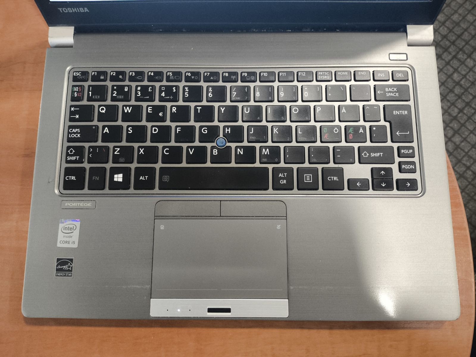 TOSHIBA PORTEGE Z30-B 13.3 i5-5200u 8GB 128GB SSD 69%, SILPNA BATERIJA - Image 2