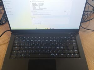 Intel Regulatory model QC7 15.6 FHD IPS 144Hz i7-9750H 16GB 512GB SSD GTX 1660 Ti 6GB Nėra baterijos, Neveikia ausinių lizdas.