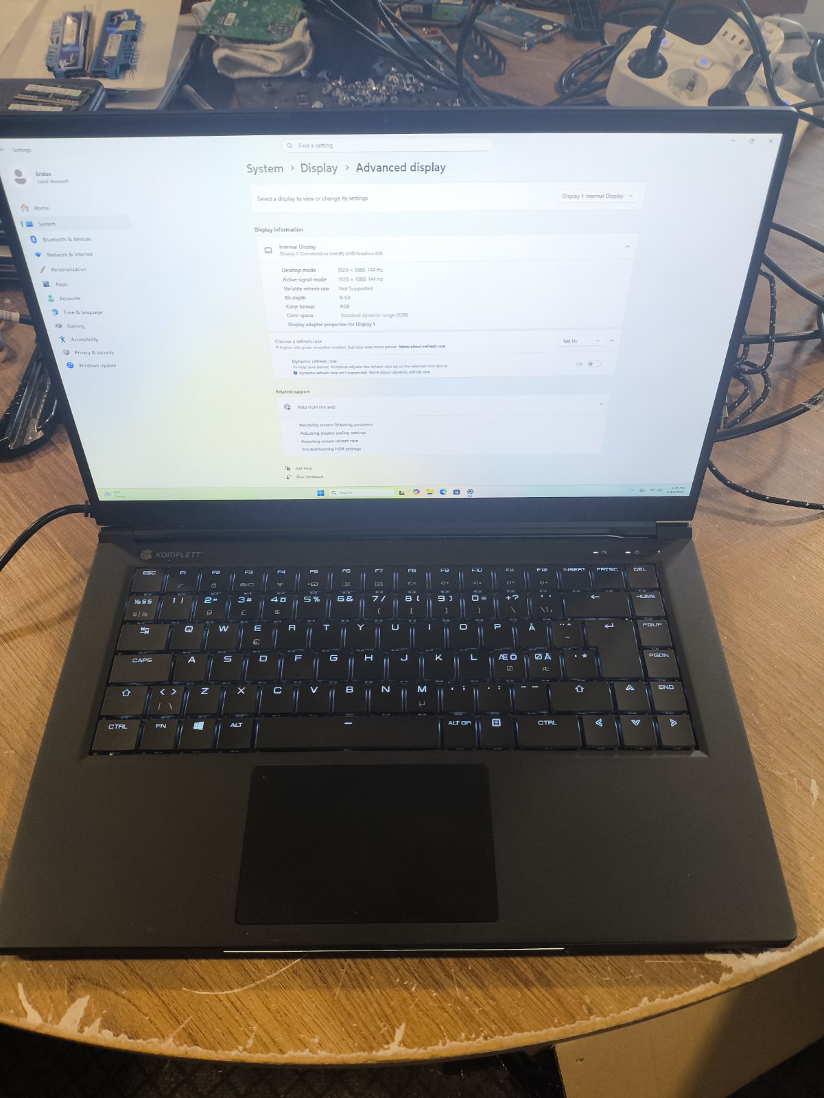 Intel Regulatory model QC7 15.6 FHD IPS 144Hz i7-9750H 16GB 512GB SSD GTX 1660 Ti 6GB Nėra baterijos, Neveikia ausinių lizdas.